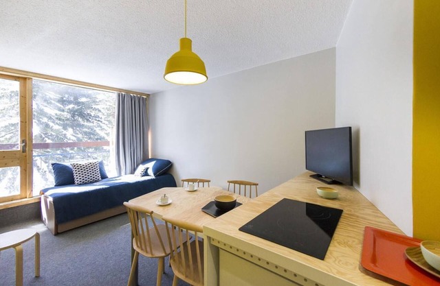 50m from resort center, 2nd floor, view forest, balcony, tv, ski locker, 27m², Les Arcs