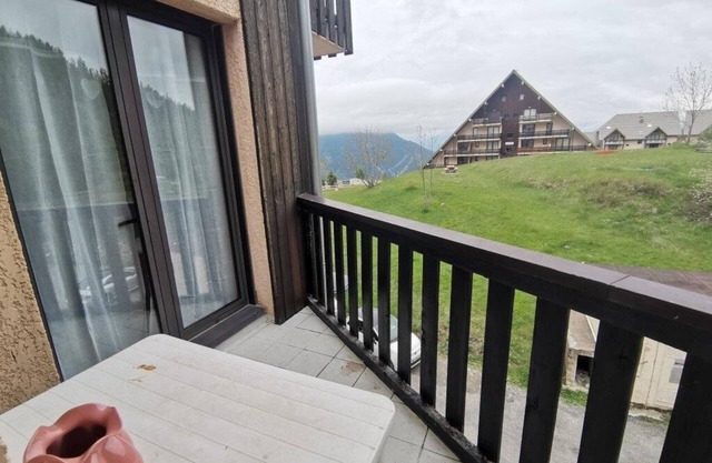 50m from shops, 2nd floor, balcony, tv, 24m², Réallon