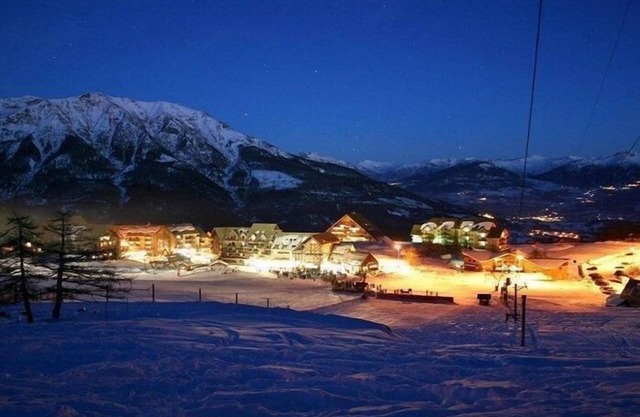 50m from shops, 2nd floor, balcony, tv, ski locker, 26m², Réallon