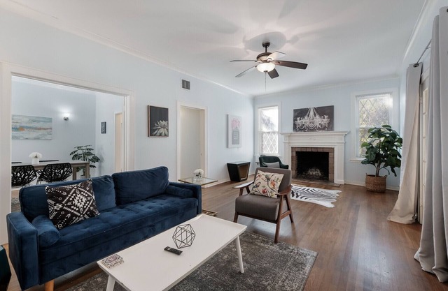 516 | Amazing 2BR 1BA Apt in Historic Alta Vista, SA!