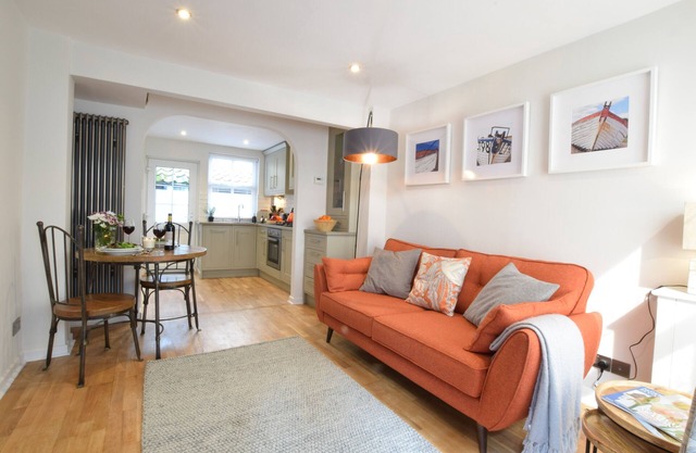 53 TERN COTTAGE, ALDEBURGH, pet friendly, with a garden in Aldeburgh