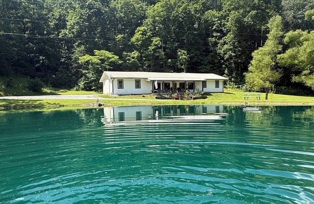 55 ACRE GATED ESTATE, RUSTIC MOUNTAIN LODGE, SPRINGWATER LAKE, HIKING & FISHING