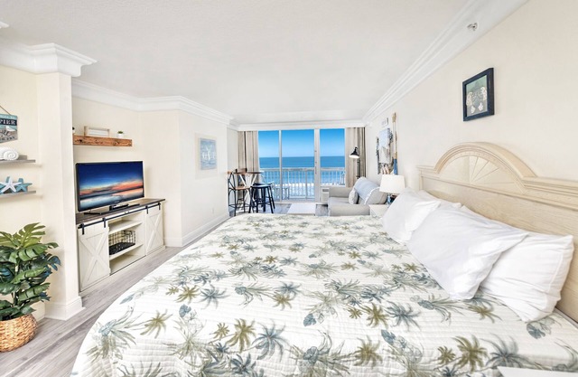 550 Private Balcony -Pools Closed -Oceanfront - 5 Min Walk to Beach