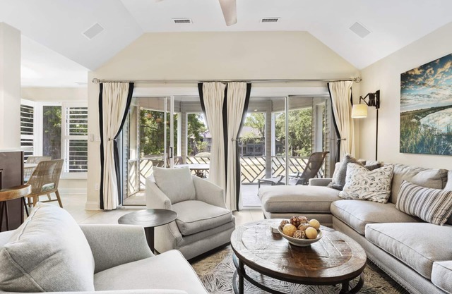 5542 Turtle Cove: 2BR, Lagoon Views, Bike to Beach, Credit for Bikes/Beach Gear