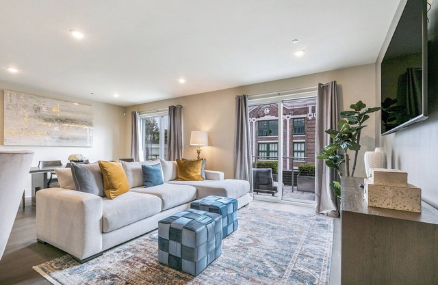 5B/5.1B Penthouse with Large Private Balcony Overlooking City | The Creole Queen