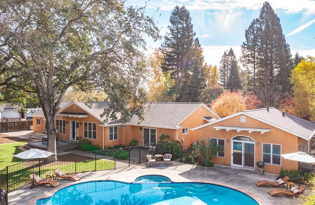 5bd/4ba w/Poolside Guest House - near Healdsburg