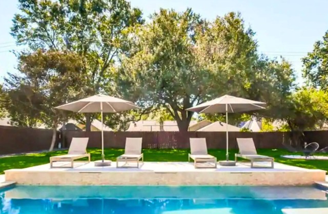 5BR/3.5B Pool, Sauna, Game Room, Bar