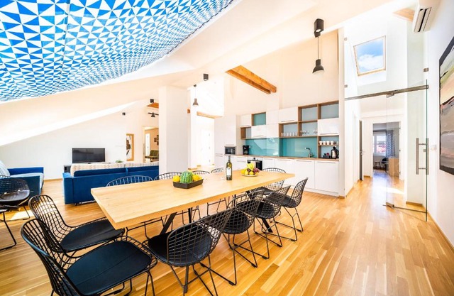 5BR+3.5BT Wilson Central apt.