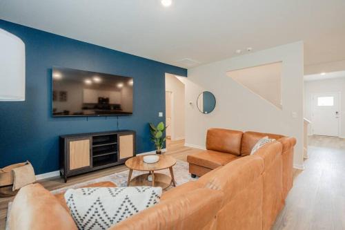 5BR 3B, Sleeps 13, Pet Friendly, Garage - Blue