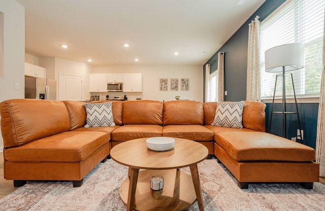 5BR/3B, Sleeps 13, Pets+, Garage - Blue