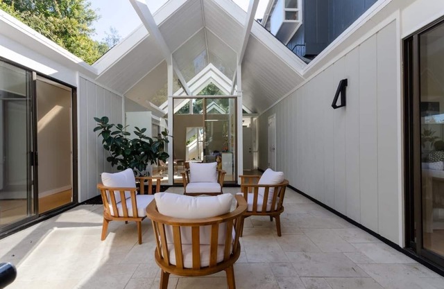 5BR/3BA Atrium Eichler in heart of Palo Alto - walking distance to downtown
