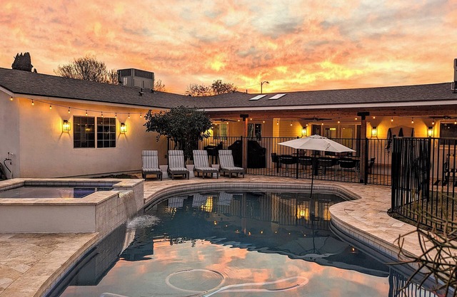 5BR 4.5BA Foodie Paradise: 3 Ensuites, Spa, Fenced Pool, Playset & Large Patio!