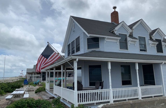5BR Beachfront. Great Location! Enjoy long walks and more on the beach.