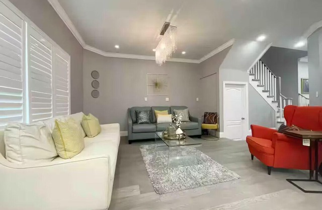 5BR House in Mississauga, Modern