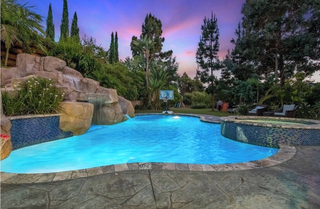 5BR La Jolla Resort w/Pool, 3/4 Acres of KIDS PARADISE!Toys, soccer, ocean view