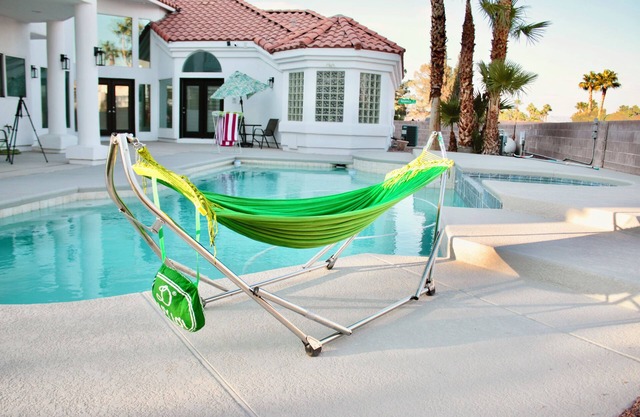 5BR Luxury Oasis Pool &Karaoke Near Strip Secure & Quite