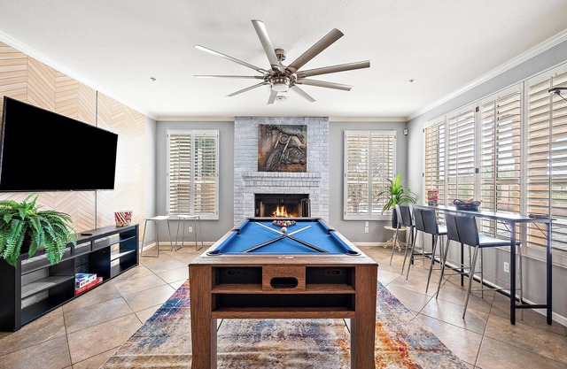 5BR Luxury Stay: King Beds, Hot Tub, Games, Kids' Play Area & Private Pool