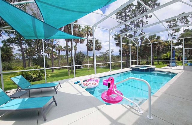 5BR Retreat | Heated Pool, Spa, Bikes, Views!