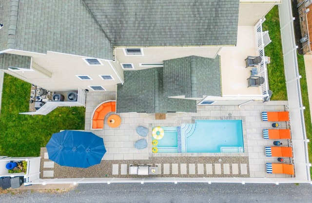 5BR w/Pool, Hot Tub, Cabana, Elevator & Game Rm