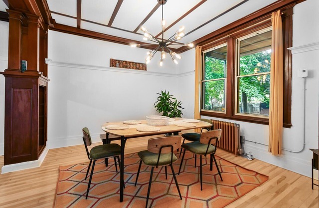 5BRD Cozy cottage in Montreal w/car park