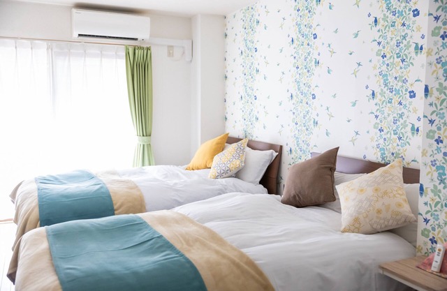 5F 5-minute walk from Kuromon Ichiba and Dotonbori/10-minute walk from Shinsaibashi Namba/Convenience store nearby/Luggage storage available in front of IN/Family welcome/Good access to Kyoto, Nara and Kansai Osaka Expo/Wi-Fi available