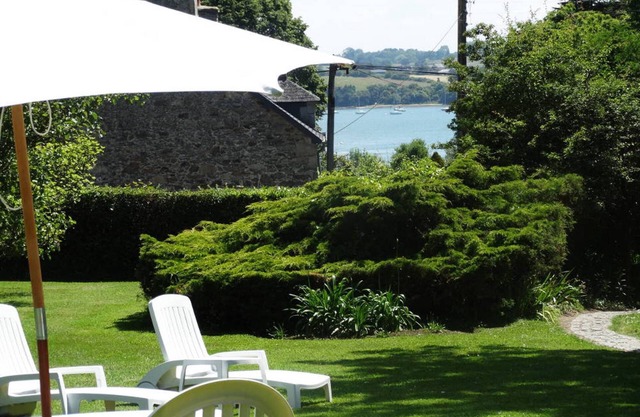 5min Dinard 'EDEN COVE' charming renovated 18th stone Cottage Beach Garden