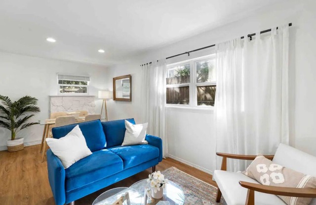 5min Drive-DTSPFlexible Guest PolicyFully Equipped KitchenPatioWasher-Dryer