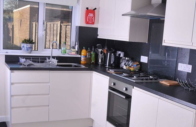 5✳self-catering-fully cleansed-entire house-6 Beds