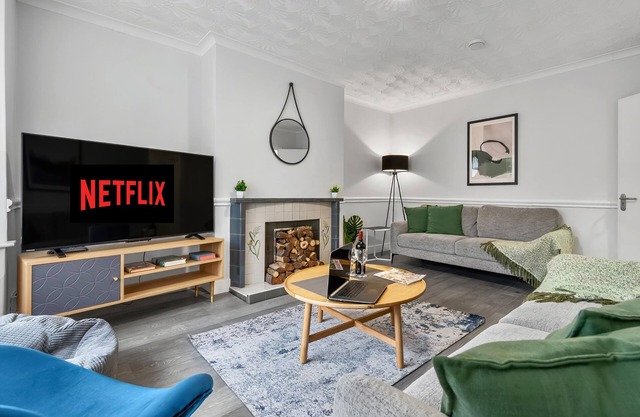 5x Bed Central Townhouse (Sleeps 9x) w. Parking