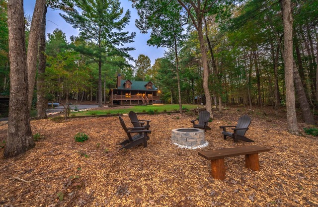 6-Acre Mountain Cabin Hot Tub Views Fire Pit