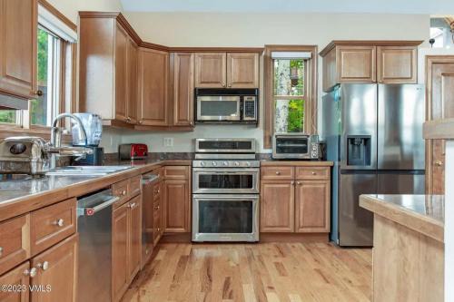6 bd 6 Bath 5k sq ft Ski Home Close to Vail and BC