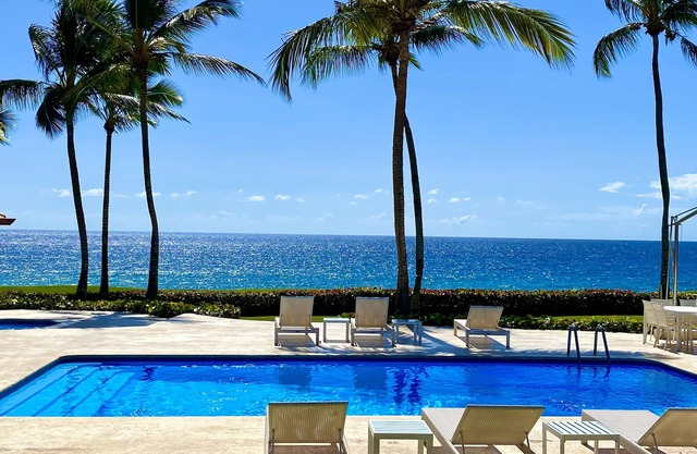 6 Bdrm Oceanfront home, August 16-Thru Sept.30 Now 30% off Nightly Rates!