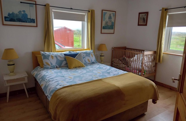 6 Bed Villa - Sleeps 12 - Pets - Garden - Parking