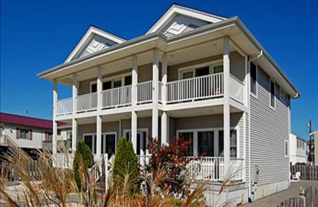 6 bedroom accommodation in Beach Haven Gardens