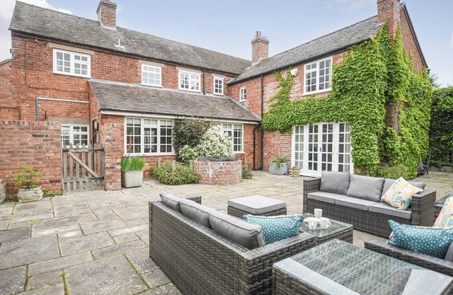 6 bedroom accommodation in Dorrington, near Church Stretton
