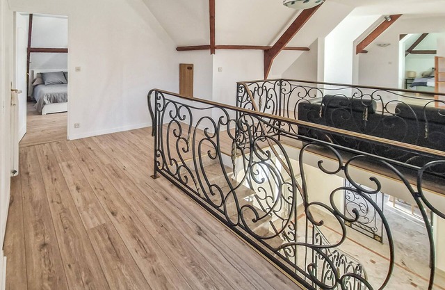 6 bedroom accommodation in Lamorlaye
