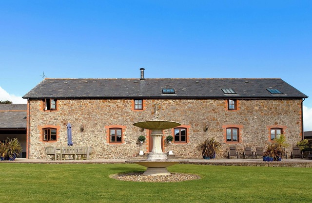 6 bedroom accommodation in Fairy Cross, Bideford