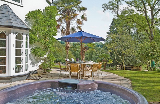 6 bedroom accommodation in Near Offwell, Honiton