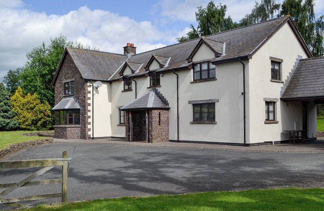 6 bedroom accommodation in Brecon