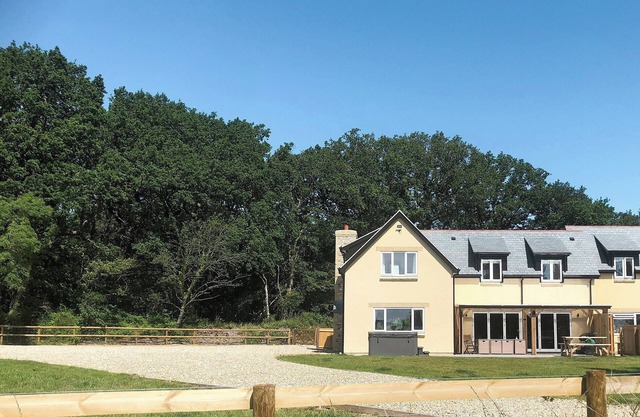 6 bedroom accommodation in Bishopswood, near Honiton