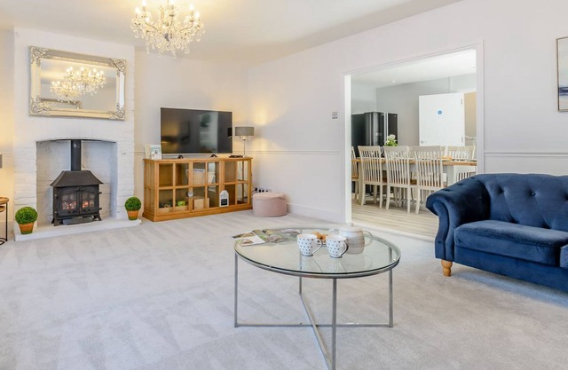 6 bedroom accommodation in Rye
