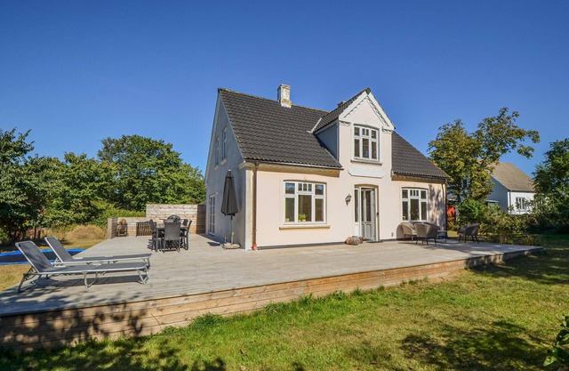 6 bedroom beautiful home in Anholt