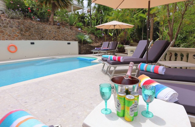 6 Bedroom, luxury private villa with pool & 360' ocean views