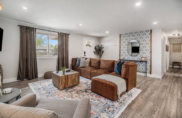 6-bedroom Retreat - Game + Movie Room - Fire Pit - 15 min to Denver + Boulder