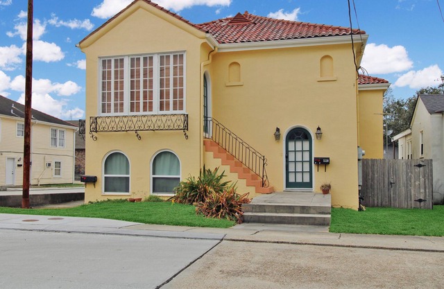 6 beds! 3 BR HOUSE NEAR CITY PARK AND STREETCAR