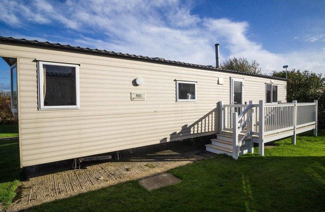 6 berth caravan at Skipsea Sands in Yorkshire ref 41146SF