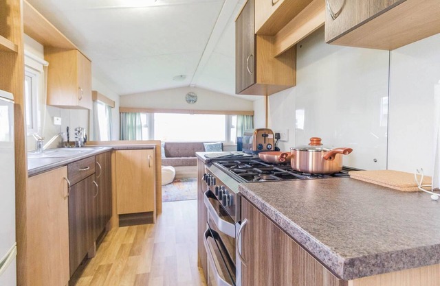 6 berth caravan for hire at Broadland Sands in Suffolk ref 20077BS