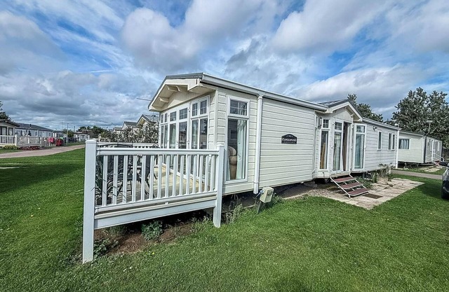 6 berth caravan for hire at California Cliffs in Scratby by the beach ref 50050L