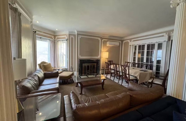6 BR, 4 BA Mansion Close to the City