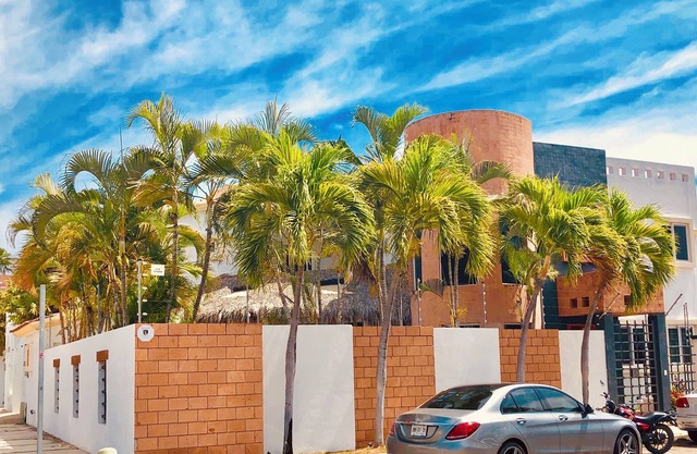 6 BRM VILLA IN THE HEART OF PUERTO VALLARTA, steps from restaurants and shops!